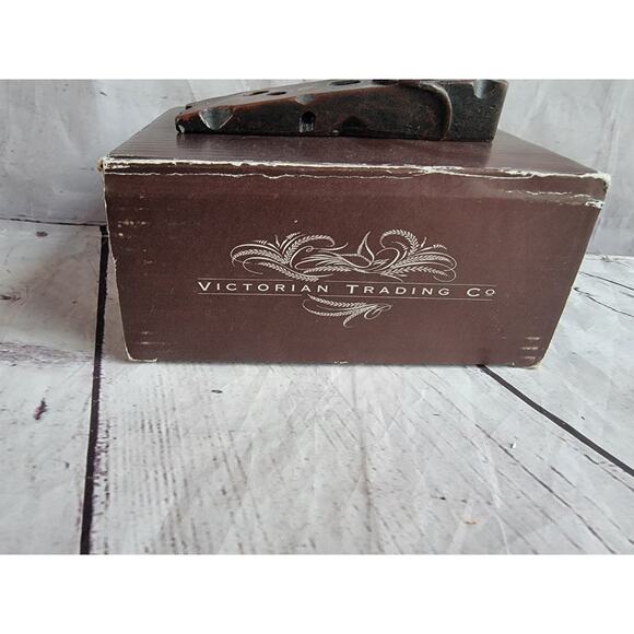 Victorian Trading Co Mouse On Wedge Of Cheese Door Stop Resin - Picture 2 of 8